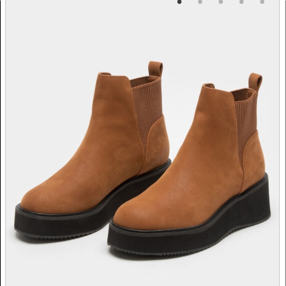Bamboo boots worn once size 10